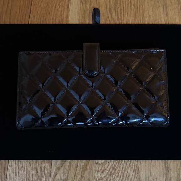 CHANEL - Black Patent Quilted Leather Flap Wallet - Picture 6 of 12